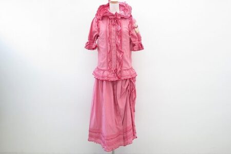 バラを連想しそうな鮮やかな赤のワンピースセットを買取！ピンクハウス