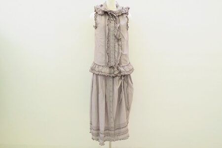 シックな色合いとフリルのバランスが素敵｜ピンクハウスのセットアップを買取しました