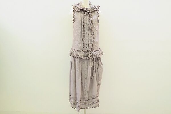 シックな色合いとフリルのバランスが素敵｜ピンクハウスのセットアップを買取しました