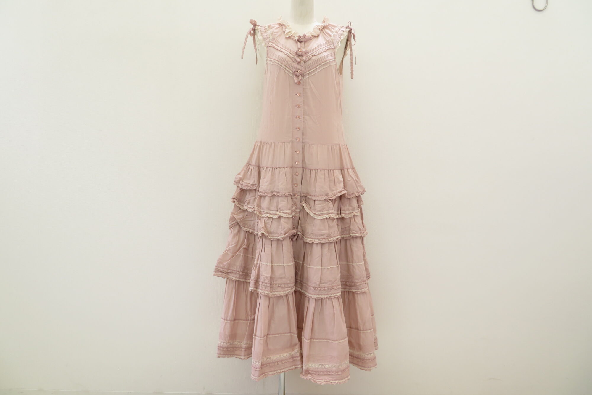 まるでドレスの華やかさが光る｜ピンクハウスのワンピースを買取しました