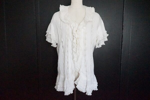 丸みを帯びた柔らかディテール！ピンクハウスのブラウスを買取させて頂きました