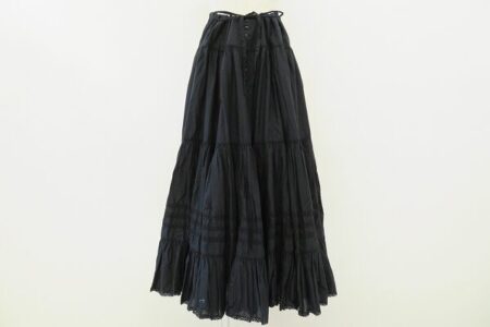 黒とレースの魅力的な組み合わせ｜ピンクハウスのスカートを買取しました