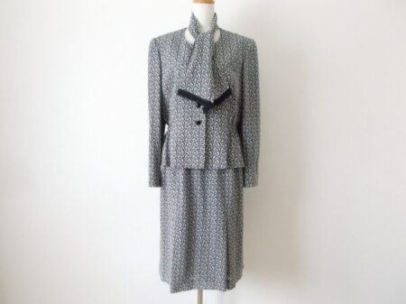 首元のリボンがエレガント｜ジュンアシダのセットアップを買取しました