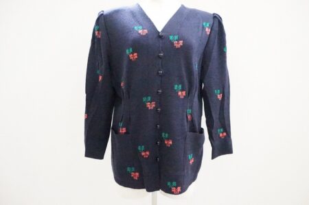 ネイビーと柄のコンビネーションが絶妙｜斉藤都世子のカーディガンを買取しました