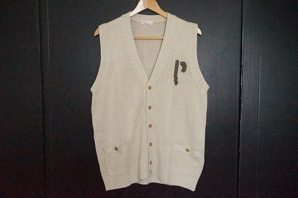 ソフトなベージュで優しい印象に|パパスのベストを買取しました