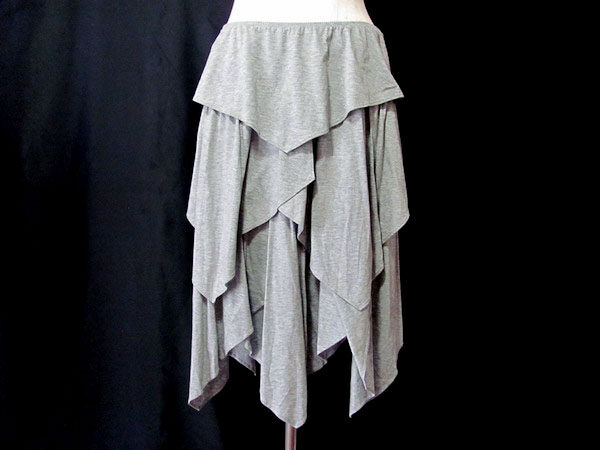 不思議なデザインが印象に残る｜ネロセンソユニコのスカートを買取しました