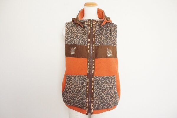 明るめ時々シック！伊太利屋のフード付きジレを買取しました