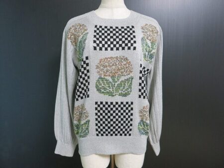 大きめのお花がアクセント！斉藤都世子のニットを買取しました