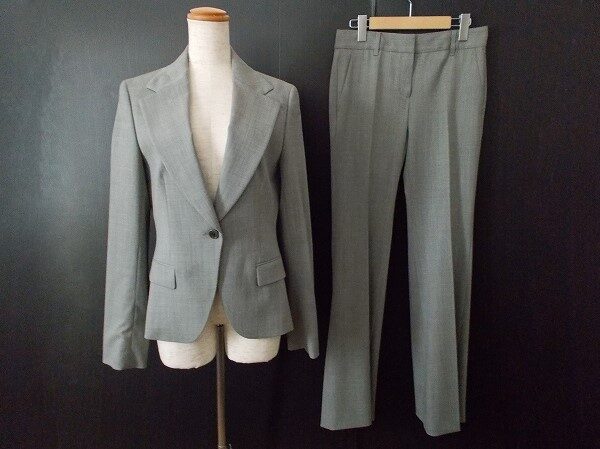 クールな中にも柔らかさが残る｜セオリーのパンツスーツを買取しました
