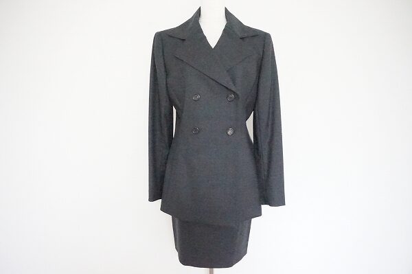 ジュンアシダ！グレーのスカートスーツを買取させて頂きました