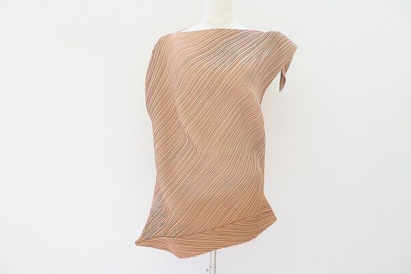 壊れそうなほど細かいプリーツが素敵|イッセイミヤケのカットソーを買取しました