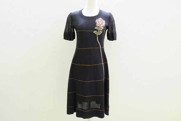 ニットとは思えないシルエット|斉藤都世子のワンピースを買取しました