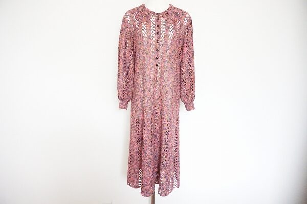 斉藤都世子のかぎ編みワンピを美品状態で買取させて頂きました
