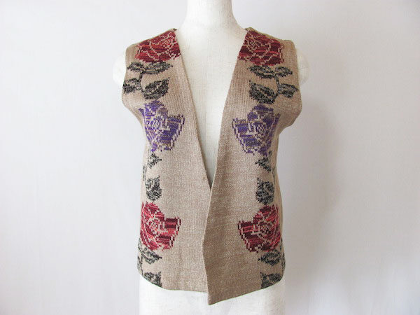 斉藤都世子の薔薇柄ベストを買取させて頂きました