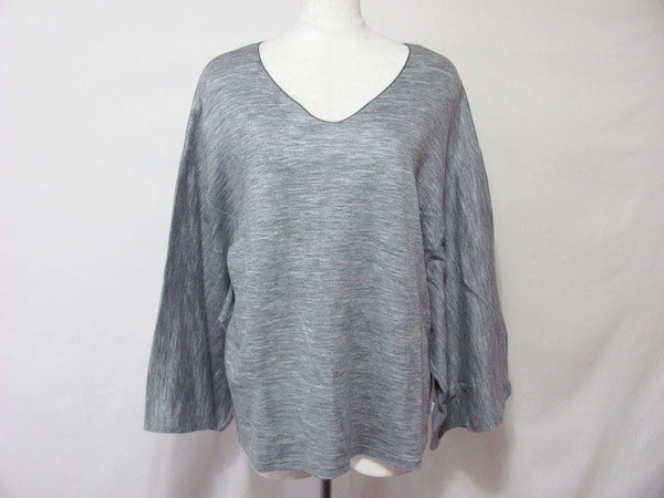 しっかり開いた首元がポイント|ソウソウのカットソーを買取しました