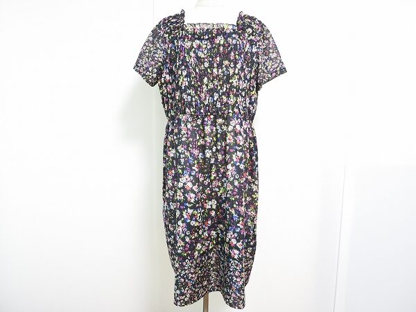 シックな花柄で決める!レリアンのワンピースを買取しました