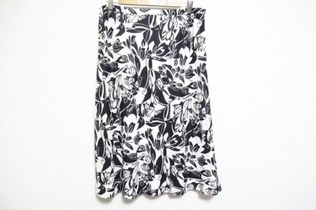 モノトーン調で使いやすい｜レリアンのスカートを買取しました