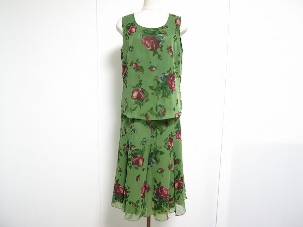 華やか×落ち着いた色合いのバランスがよい｜ユキトリイのセットアップを買取しました