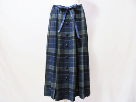 可愛らしくも綺麗めなチェックで勝負｜レリアンのスカートを買取しました