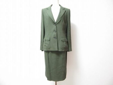 カーキ×スカートスーツがレア！タエアシダのお洋服を買取しました