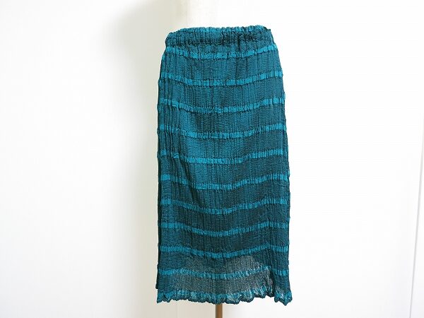 鮮やかグリーンが見事なミーイッセイミヤケのスカートを買取しました