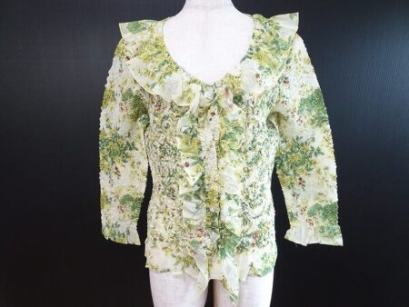 柔らかいグリーンで自然体に｜ユキトリイのブラウスを買取しました