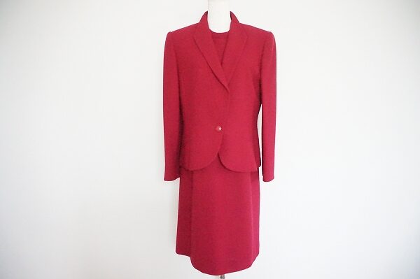 艶っぽさを感じる|ジュンアシダのワンピーススーツを買取しました