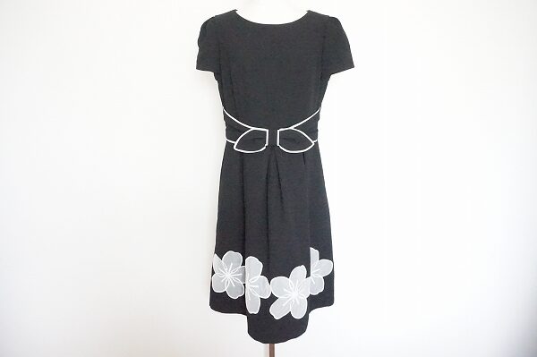 花とリボンの王道コラボがいい｜エムズグレイシーのワンピースを買取しました