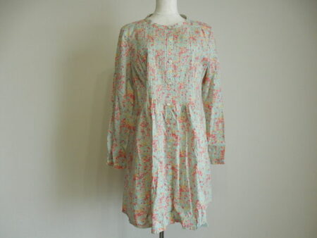 小柄の花がポイントとなる｜タバサのチュニックを買取しました