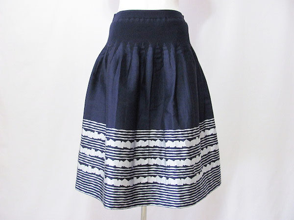 足を気にせず可愛く履ける｜ユキトリイのスカートを買取しました