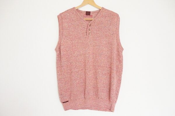 落ち着いた赤が魅力的|パパスのベストを買取しました