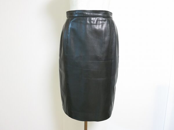 落ち着きとクールさが光る｜ジュンアシダのスカートを買取しました