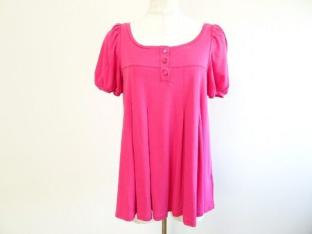 目が冴えるピンクが素敵｜バーバリーブルーレーベルのカットソーを買取しました