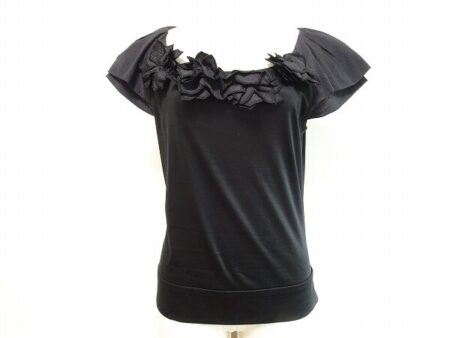 人目を引くフリルが上品｜ユキトリイのトップスを買取しました