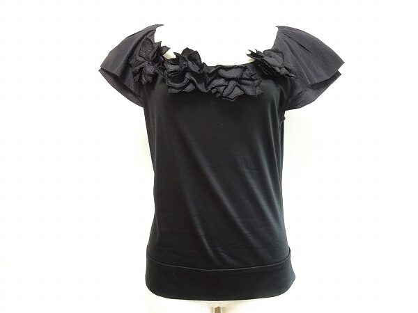 人目を引くフリルが上品｜ユキトリイのトップスを買取しました