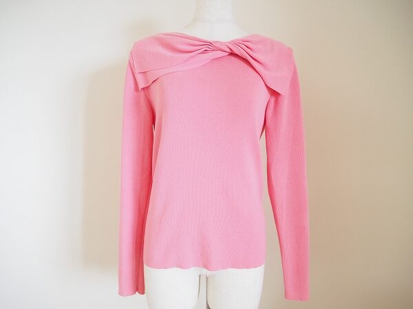 デコルテ付近のリボンがアクセント｜エムズグレイシーのニットを買取しました