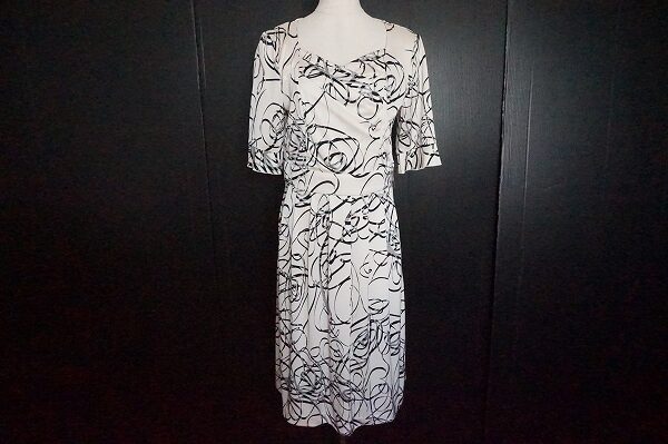 芸術的な雰囲気が素敵|オースチンリードのワンピースを買取しました