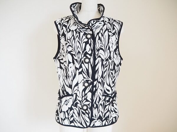 クールな草花で締まった雰囲気|伊太利屋のベストを買取しました