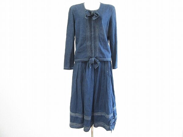 デニム生地なのに上品｜ピンクハウスのセットアップを買取しました