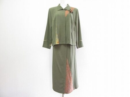 安定的なグリーンでしなやかに｜三年坂のスカートスーツを買取しました