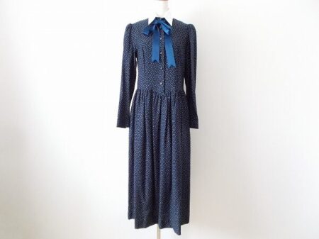 柔らかくも賢く決める｜ローラアシュレイのワンピースを買取しました