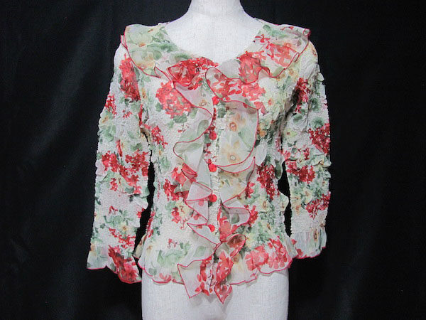 キュートと綺麗めの狭間｜ユキトリイのブラウスを買取しました