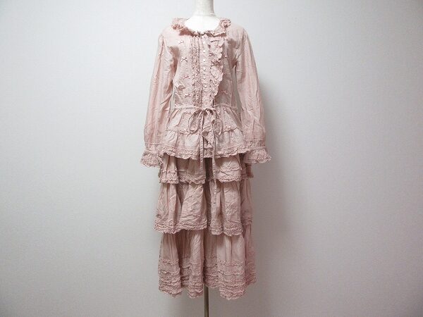 豪華なフリルが贅沢|ピンクハウスのセットアップを買取しました