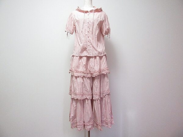 巧なフリル使いが上品｜ピンクハウスのセットアップを買取しました