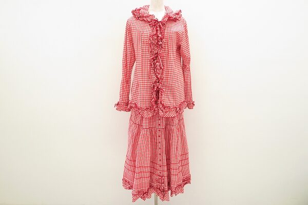 赤とフリルが可愛らしい｜ピンクハウスのセットアップを買取しました