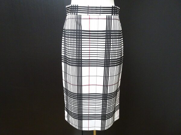 爽やかなチェックでおしゃれを楽しむ｜自由区のスカートを買取しました