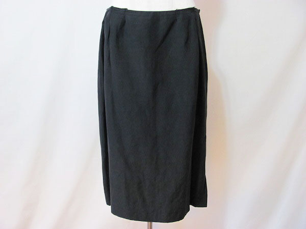 しっとりシルクで高級感｜マックスマーラのスカートを買取しました