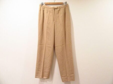 使えるベージュはありがたいアイテム！レリアンのパンツを買取しました