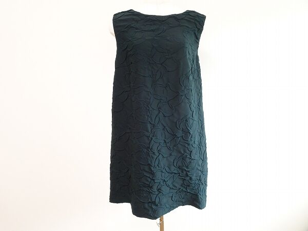シックなグリーンに包まれて|タバサのワンピースを買取しました