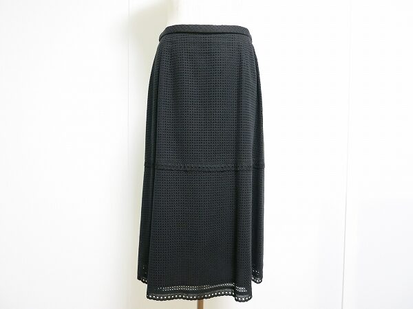裾のカットワークが素敵｜レリアンのスカートを買取しました